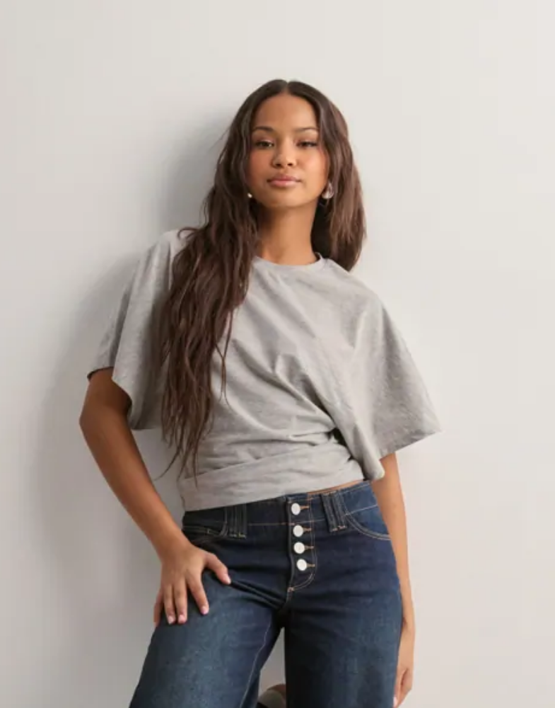 Cirella – Taliowany krój – Krótki t-shirt