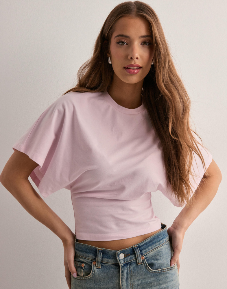 Cirella – Taliowany krój – Krótki t-shirt