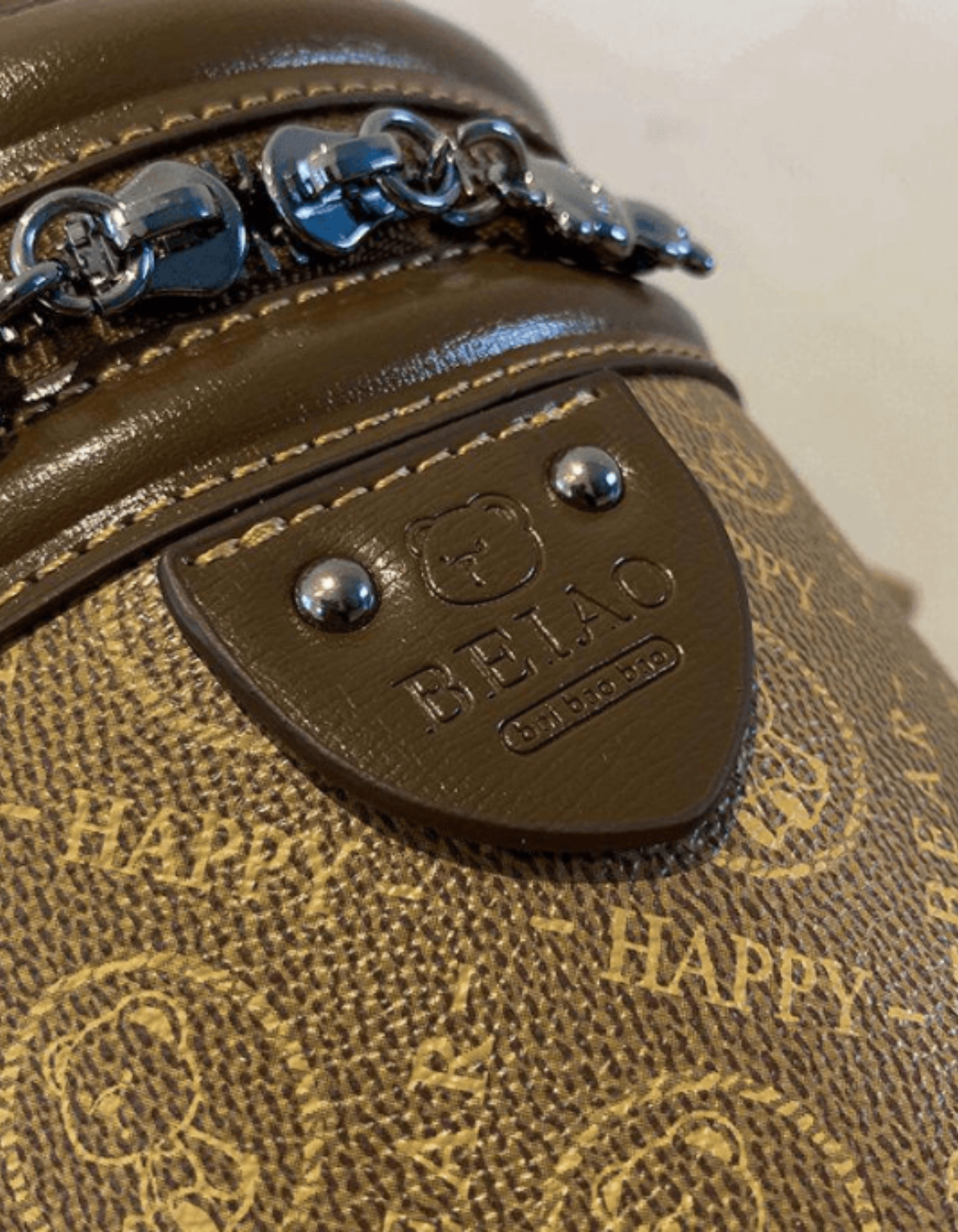 Capucinetta – Detal z monogramem w kształcie króliczka – Torba na ramię