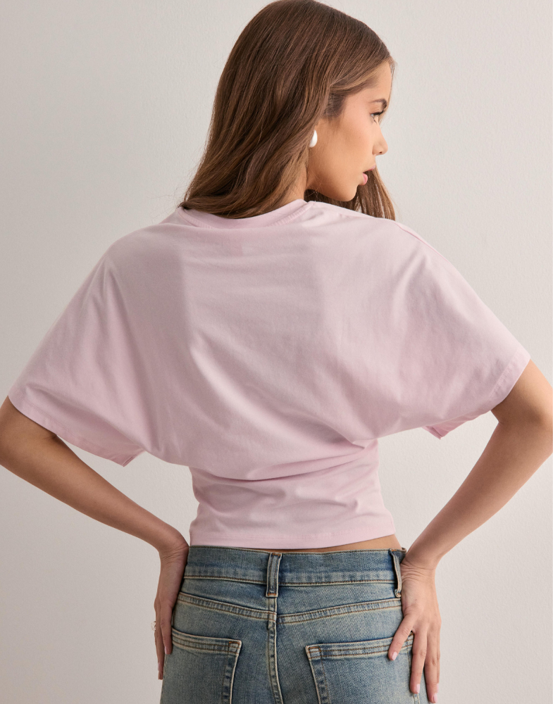 Cirella – Taliowany krój – Krótki t-shirt